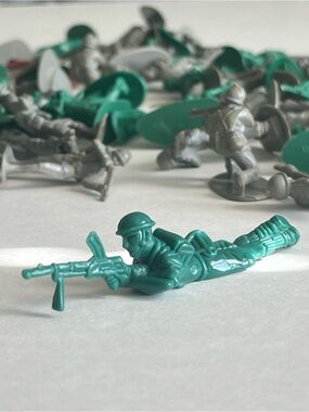 Vintage 1960 Plastic Army Men Toy Soldier Lot - Crawling Machine Gunner